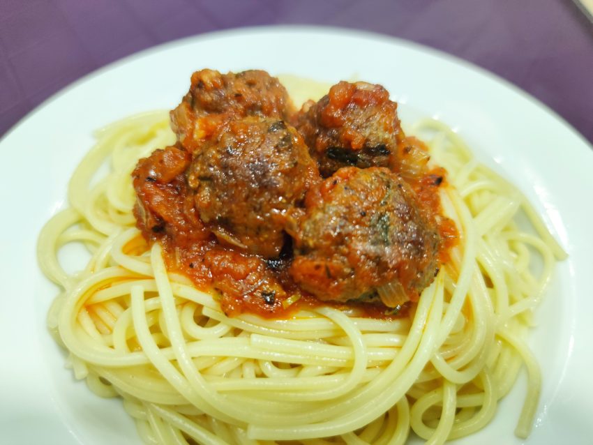 Spagetti ve Köfte Tarifi – Evimizin Favorilerinden