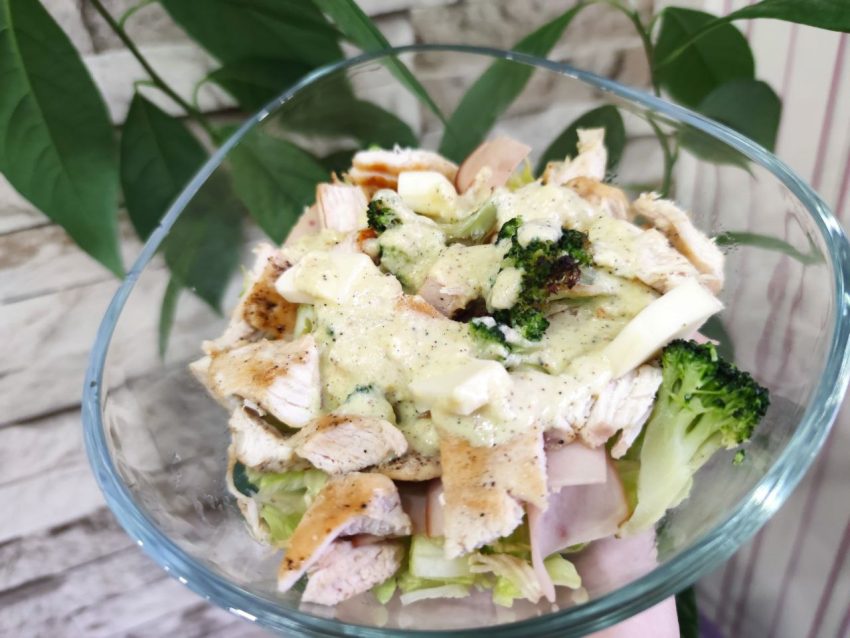 Tavuk ve Brokoli Sezar Salatası